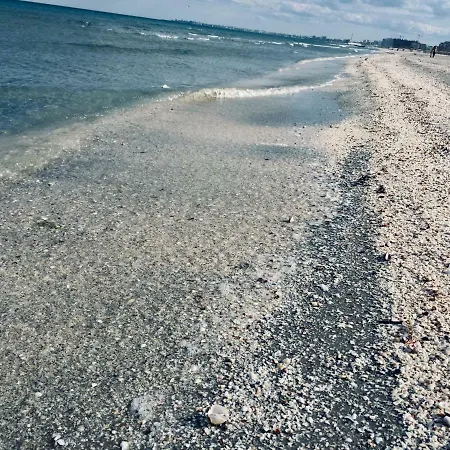 2 Steps Mamaia