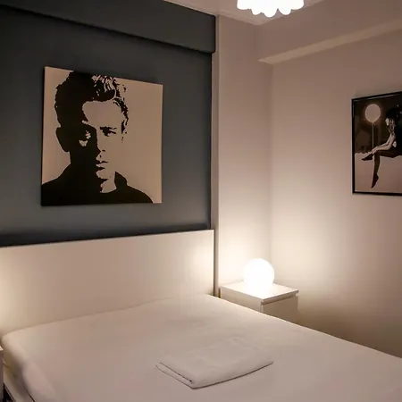 2 Steps Apartment *